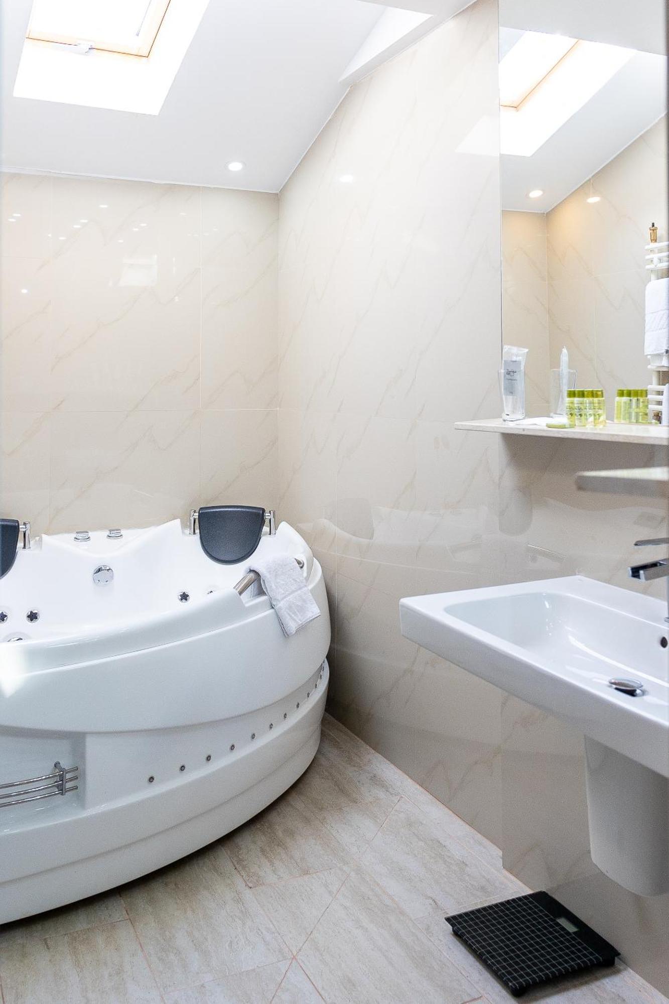 Hotel Christina 4*